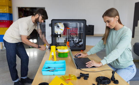 designers-using-3d-printer